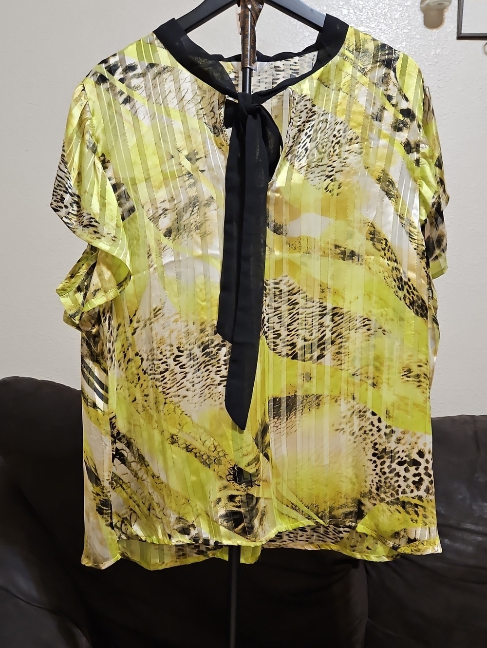 Tie-Neck Pleated Animal Print Blouse in Green and Black